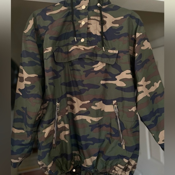 Women’s Camouflage Windbreaker - Picture 3 of 7